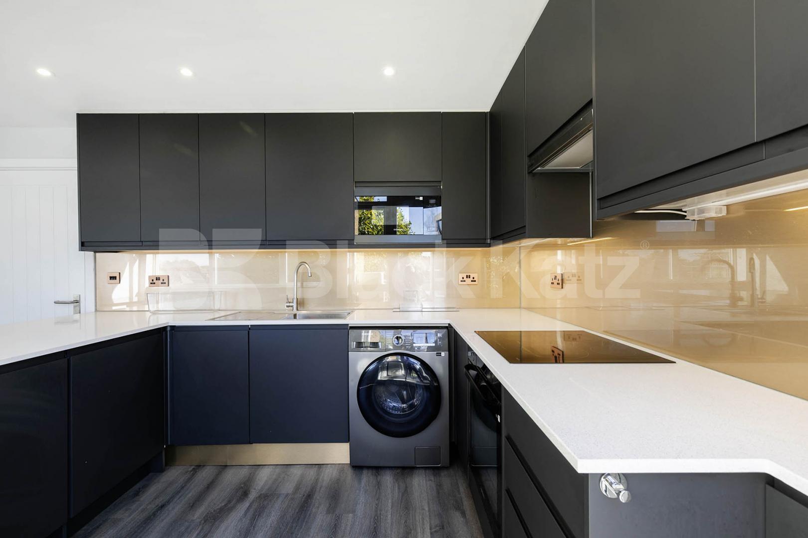 Modern Apartment The Oaks, Queens Park